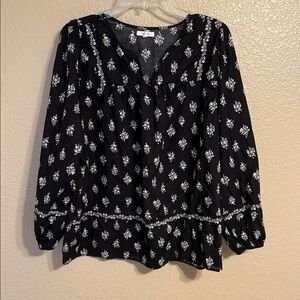 Maurices Black Floral Peasant Top with White Print